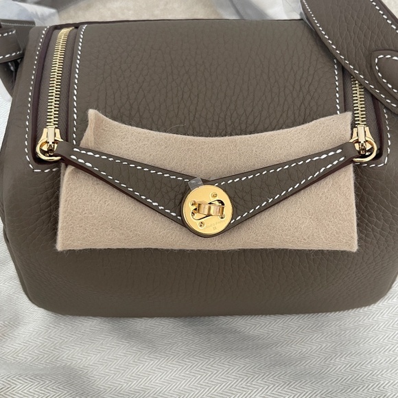 NEW 2024 Hermès Etoupe Mini Lindy 20 GHW - New with Box. - Picture 2 of 12